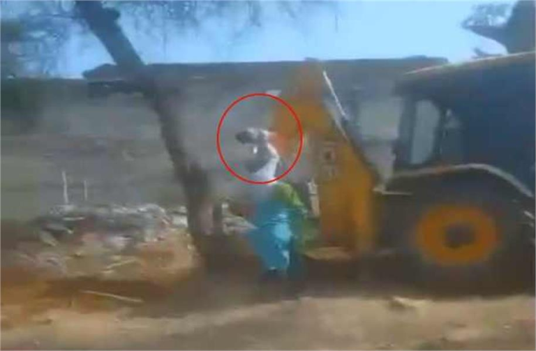 इंसानियत शर्मसार! डेढ़ साल की बच्ची को JCB के आगे फेंका, दादा ही बना मासूम का दुश्मन!