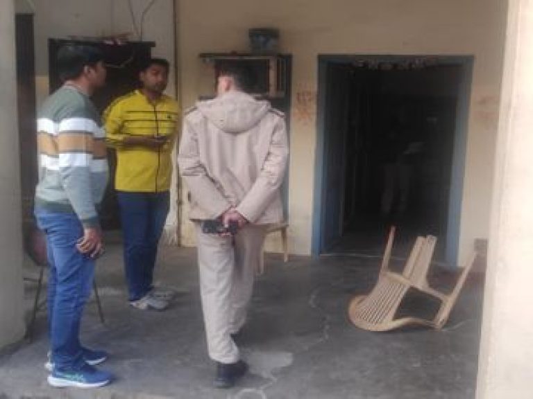 रोहतक में IPS अधिकारी के पिता ने लाइसेंसी पिस्टल से की आत्महत्या, अनाज मंडी में मचा हड़कंप