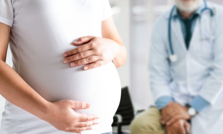 हस्पताल में नर्सों की हैवानियत, डिलीवरी के दौरान नर्सों ने जबरदस्ती खींचा नवजात, नवजात का शरीर बाहर, सिर मां के पेट में फंसा